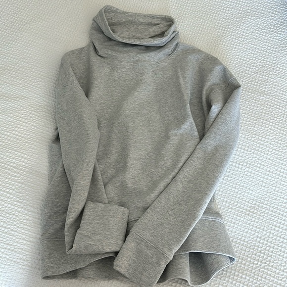 Lululemon Scuba Pullover - Picture 1 of 2
